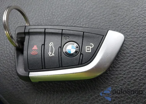 2017 BMW X1 xDrive28I из США, поврежденный, VIN WBXHT3C32H5F83337